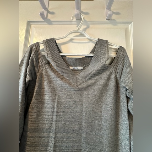 Ricki’s off the shoulder ladies shirt - Picture 4 of 6